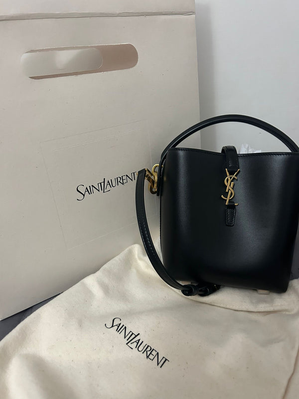 LE 37 SMALL IN PELLE LUCIDA
NERO