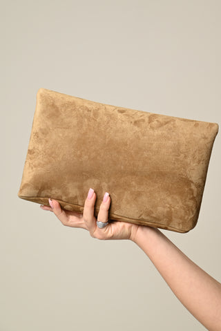 POCHETTE ENVELOPE CASSANDRE GRANDE IN SUEDE